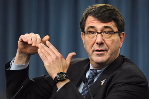 Thứ trưởng Quốc phòng Ashton Carter . Thứ trưởng Quốc phòng Ashton Carter .