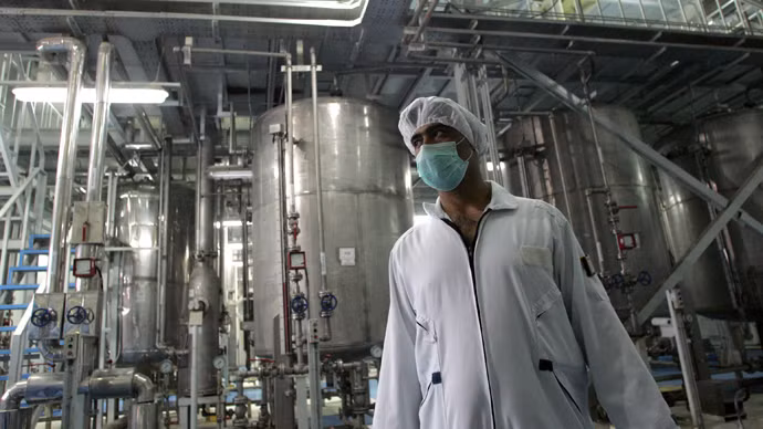 Bên trong một cơ sở hạt nhân của Iran. Bên trong một cơ sở hạt nhân của Iran.