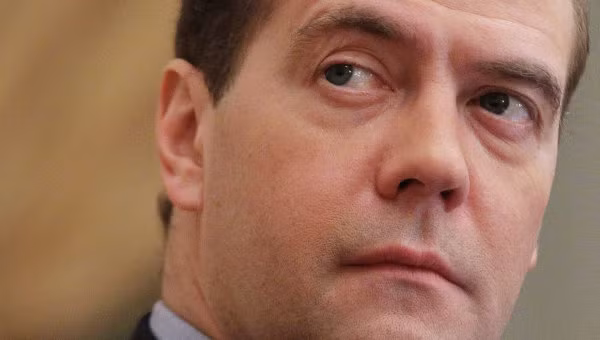 Thủ tướng Nga Dmitry Medvedev qua các trang mạng xã hội.