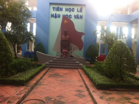 Khu vực dự kiến được đặt xích đu trên sân trường Nguyễn Hữu Tiến (ảnh: H.L) Khu vực dự kiến được đặt xích đu trên sân trường Nguyễn Hữu Tiến (ảnh: H.L)