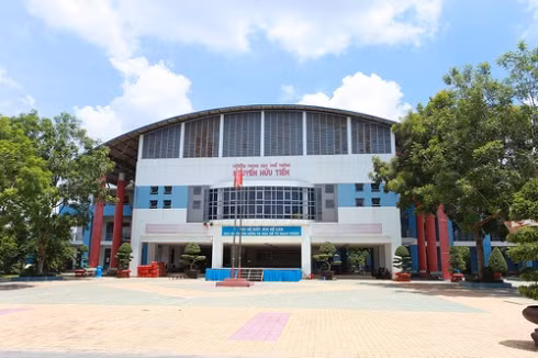 Trường THPT Nguyễn Hữu Tiến, huyện Hóc Môn, TP.HCM (ảnh: website trường) Trường THPT Nguyễn Hữu Tiến, huyện Hóc Môn, TP.HCM (ảnh: website trường)