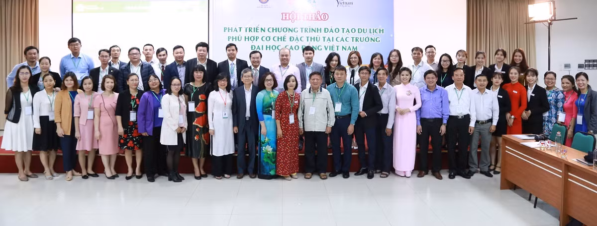 Các đại biểu đến từ các trường đại học, cao đẳng cùng bàn thảo về đào tạo ngành du lịch. Ảnh: TT