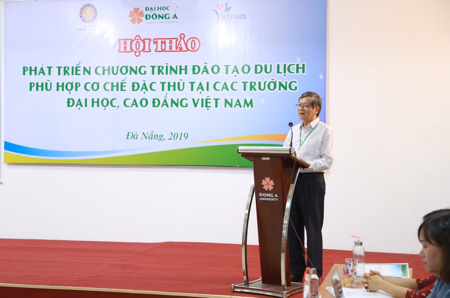 Tiến sĩ Vũ Ngọc Hoàng - Phó Chủ tịch Hiệp hội Các trường đại học, cao đẳng Việt Nam phát biểu tại hội thảo.