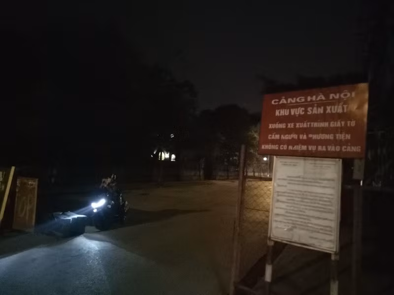Nhiều phương tiện qua lại vào dễ bị va quệt dễ dẫn đến những vụ tai nạn thương tâm. Ảnh: Trực Ngôn.