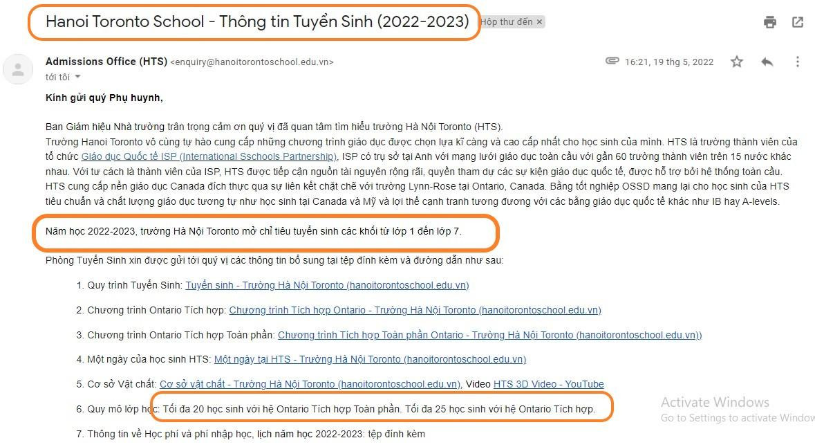 Thông tin tuyển sinh được nhân viên tư vấn của HTS cung cấp. Ảnh: Trung Dũng Thông tin tuyển sinh được nhân viên tư vấn của HTS cung cấp. Ảnh: Trung Dũng