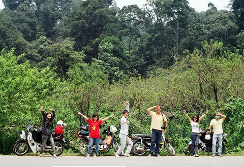 Tuy nhiên đi xe máy lại là cách tốt nhất để ngắm cảnh đẹp Mộc Châu. Ảnh: yeudulich.vn. Tuy nhiên đi xe máy lại là cách tốt nhất để ngắm cảnh đẹp Mộc Châu. Ảnh: yeudulich.vn.