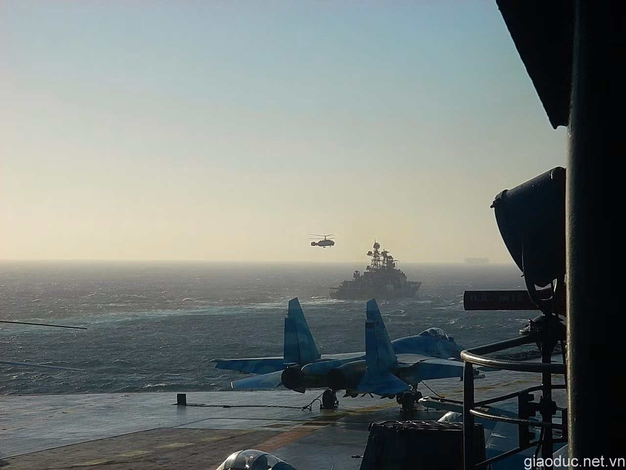 Hoạt động trên tàu sân bay Admiral Kuznetsov Hoạt động trên tàu sân bay Admiral Kuznetsov