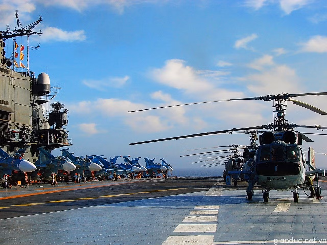 Hoạt động trên tàu sân bay Admiral Kuznetsov Hoạt động trên tàu sân bay Admiral Kuznetsov