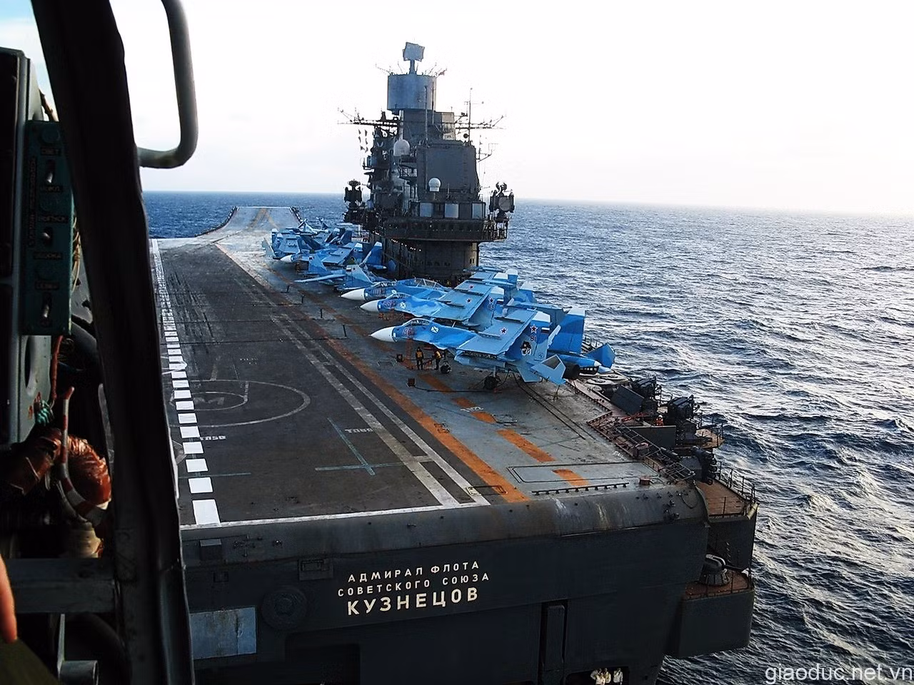 Hoạt động trên tàu sân bay Admiral Kuznetsov Hoạt động trên tàu sân bay Admiral Kuznetsov
