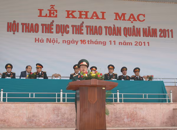 Trung tướng Đỗ Bá Tỵ phát biểu tại Hội thao Thể dục Thể thao toàn quân