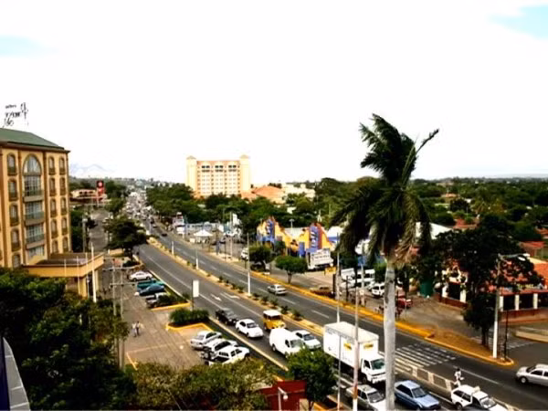 3. Managua (Nicaragua) Managua là thủ đô của nước Nicaragua. Nhu yếu phẩm hàng ngày như một chiếc vé xem phim (3,25 USD) và tách cà phê (1,63 USD) không tốn nhiều chi phí ở Managua. Và thực tế, giá tiêu dùng ở đây còn rẻ hơn nhiều so với bất cứ nơi nào khác trên thế giới.