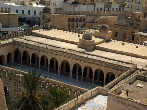 6. Tunis (Tuynidi) Theo dữ liệu của Mercer, ở thu đô Tunis, một căn hộ hai phòng ngủ sang trọng có thể thuê với giá rẻ là 499 USD/tháng. So với Tokyo (Nhật Bản), thành phố đắt đỏ nhất thế giới, cũng căn hộ như thế sẽ có chi phí 4.875 USD/tháng.
