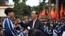 Cho em hỏi học sinh làm nhiều bài tập về nhà có ích cho giáo dục Việt Nam không? ảnh 2