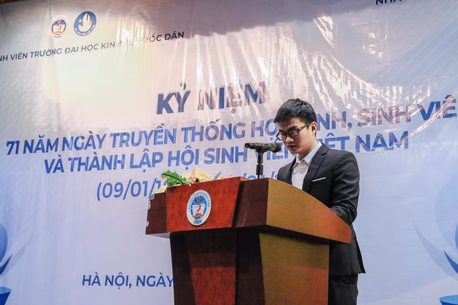Anh Lê Huy Hoàn-Chủ tịch Hội sinh viên NEU phát biểu khai mạc.