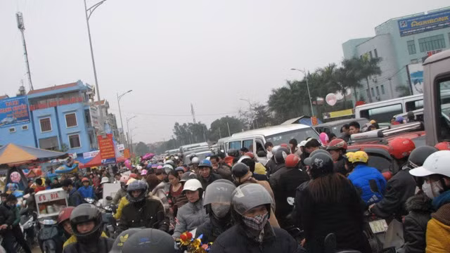 Làn người chen lấn nhau Làn người chen lấn nhau