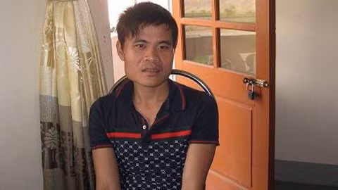 Đối tượng Đặng Thế Hưng tại cơ quan CSĐT Công an huyện Nghi Lộc. Ảnh: Q.Huy Đối tượng Đặng Thế Hưng tại cơ quan CSĐT Công an huyện Nghi Lộc. Ảnh: Q.Huy