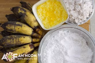 Nguyên liệu: 200g bột năng 800g chuối sứ chín 200g dừa nạo 100g đường (50g đường vàng, 50g đường trắng) 1/4 thìa cà phê muối 1 ống vani 20g mè (vừng) trắng. Nguyên liệu: 200g bột năng 800g chuối sứ chín 200g dừa nạo 100g đường (50g đường vàng, 50g đường trắng) 1/4 thìa cà phê muối 1 ống vani 20g mè (vừng) trắng.