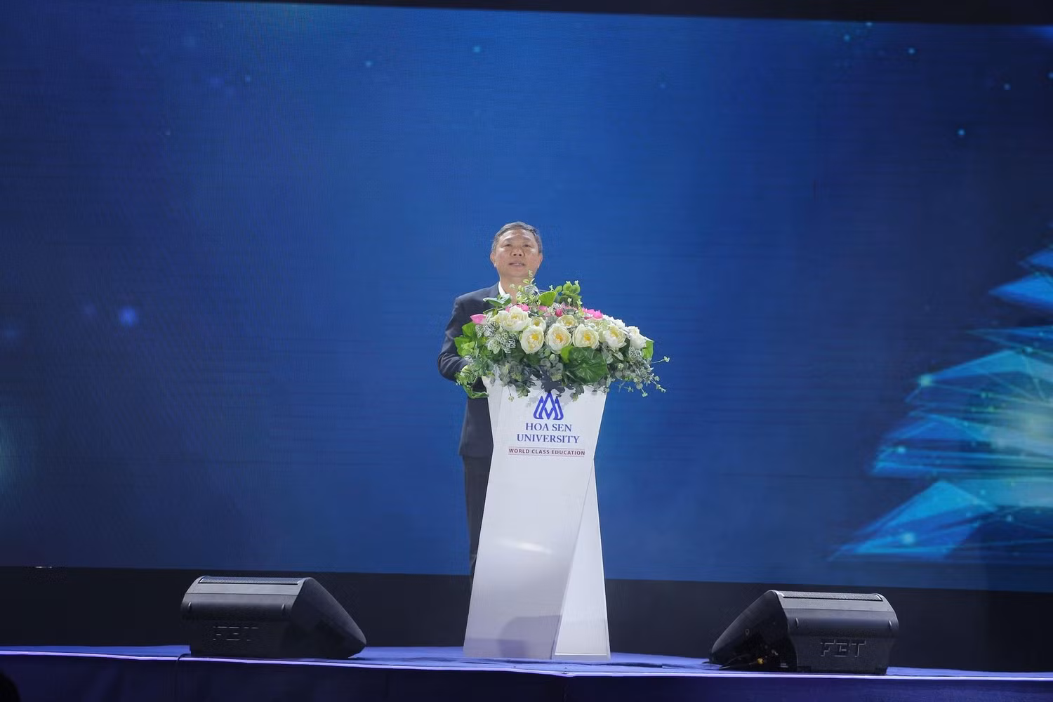 Ông Dương Anh Đức - Phó Chủ tịch Ủy ban nhân dân Thành phố Hồ Chí Minh phát biểu tại lễ khai giảng của Trường Đại học Hoa Sen (Ảnh: HSU) Ông Dương Anh Đức - Phó Chủ tịch Ủy ban nhân dân Thành phố Hồ Chí Minh phát biểu tại lễ khai giảng của Trường Đại học Hoa Sen (Ảnh: HSU)