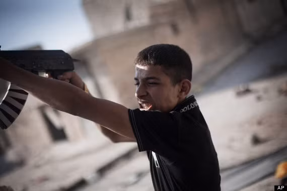 Trẻ em Syria bị "bắt lính".
