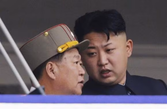 Kim Jong-un và Choe Ryong-hae. Kim Jong-un và Choe Ryong-hae.