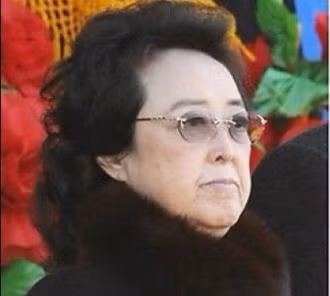 Kim Kyong-hui được cho là đã "quỵ" khi nghe tin chồng bị xử tử. Kim Kyong-hui được cho là đã "quỵ" khi nghe tin chồng bị xử tử.