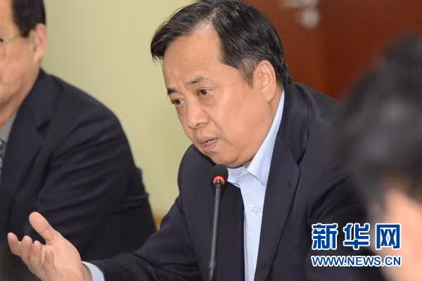 Lưu Giang Vĩnh, chuyên gia quan hệ Trung - Nhật từ đại học Thanh Hoa cũng đang góp phần "ép Nhật Bản ngồi vào bàn đàm phán." Lưu Giang Vĩnh, chuyên gia quan hệ Trung - Nhật từ đại học Thanh Hoa cũng đang góp phần "ép Nhật Bản ngồi vào bàn đàm phán."
