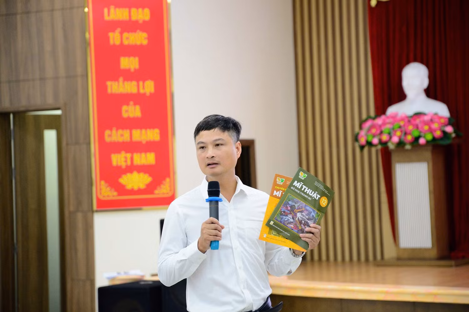 ThS Phạm Duy Anh Chủ biên Mĩ thuật 2018.jpg