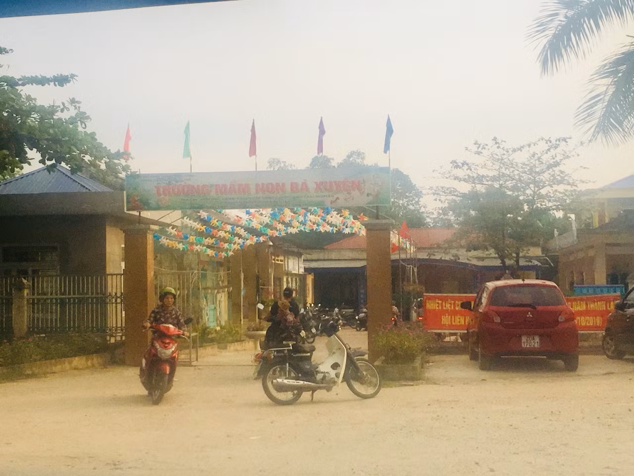 Trường mầm non Bá Xuyên nằm trên địa bàn xã thuần nông của thành phố Sông Công, tỉnh Thái Nguyên đặt ra nhiều khoản thu khiến phụ huynh bức xúc. Ảnh: NVCC.