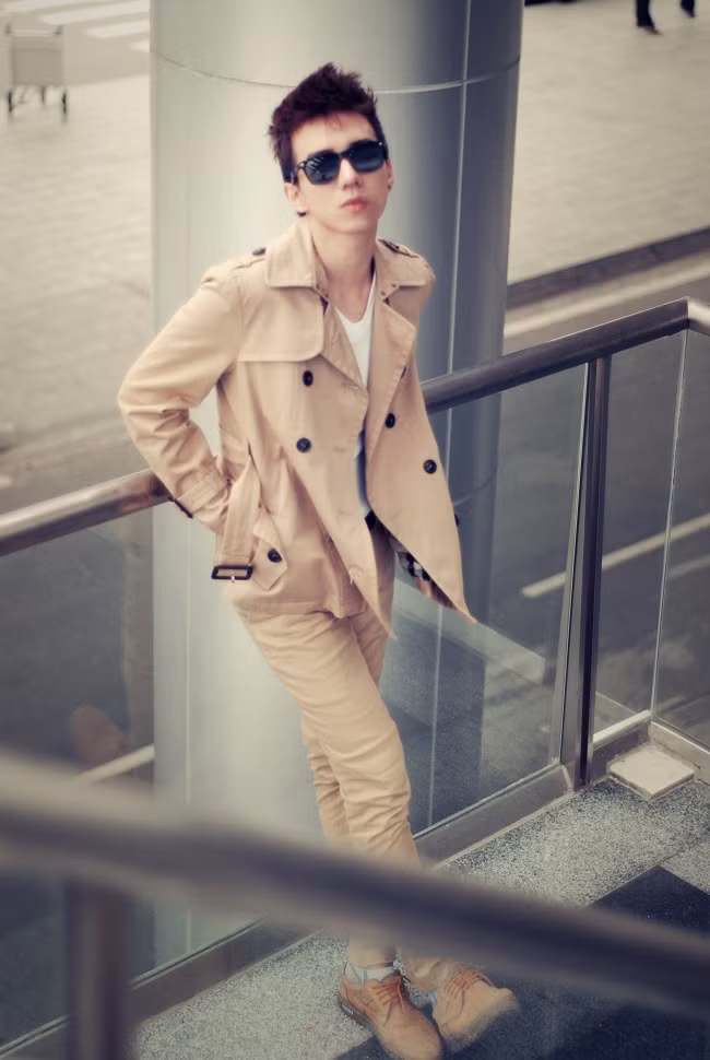 Style rất thích hợp với những anh chàng thích phong cách hiện đại, lịch lãm. Stylist: Hoàng Long Photo: Panda Duong Make up: Hà My Fashion: Pham Collecsion (259 Phan Châu Trinh - TP. HCM) Xem thêm: Style thời trang mùa hè/ Sơ mi xinh cho dân công sở. Style rất thích hợp với những anh chàng thích phong cách hiện đại, lịch lãm. Stylist: Hoàng Long Photo: Panda Duong Make up: Hà My Fashion: Pham Collecsion (259 Phan Châu Trinh - TP. HCM) Xem thêm: Style thời trang mùa hè/ Sơ mi xinh cho dân công sở.