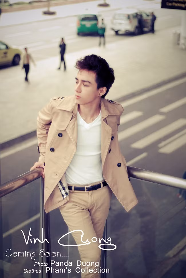Style thời trang đậm chất lịch lãm, trẻ trung và phong cách Hàn Quốc. Đây cũng là style được các nam thần tượng xứ Kim Chi đặc biệt yêu thích. Stylist: Hoàng Long Photo: Panda Duong Make up: Hà My Fashion: Pham Collecsion (259 Phan Châu Trinh - TP. HCM) Xem thêm: Style thời trang mùa hè/ Sơ mi xinh cho dân công sở. Style thời trang đậm chất lịch lãm, trẻ trung và phong cách Hàn Quốc. Đây cũng là style được các nam thần tượng xứ Kim Chi đặc biệt yêu thích. Stylist: Hoàng Long Photo: Panda Duong Make up: Hà My Fashion: Pham Collecsion (259 Phan Châu Trinh - TP. HCM) Xem thêm: Style thời trang mùa hè/ Sơ mi xinh cho dân công sở.