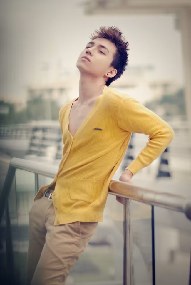 Tạo dáng chuyên nghiệp trước ống kính photographer. Stylist: Hoàng Long Photo: Panda Duong Make up: Hà My Fashion: Pham Collecsion (259 Phan Châu Trinh - TP. HCM) Xem thêm: Style thời trang mùa hè/ Sơ mi xinh cho dân công sở. Tạo dáng chuyên nghiệp trước ống kính photographer. Stylist: Hoàng Long Photo: Panda Duong Make up: Hà My Fashion: Pham Collecsion (259 Phan Châu Trinh - TP. HCM) Xem thêm: Style thời trang mùa hè/ Sơ mi xinh cho dân công sở.