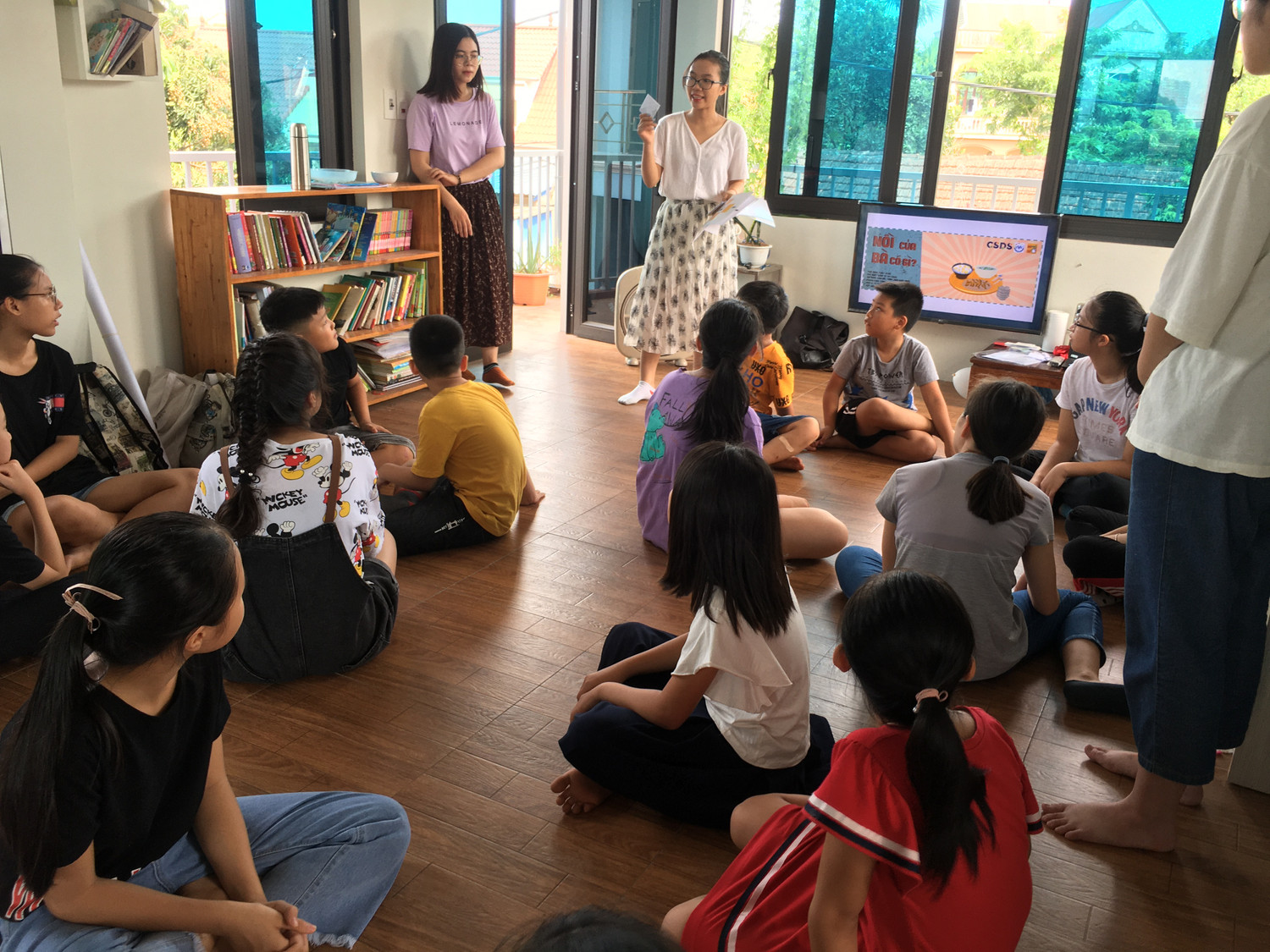 Workshop “Nồi của bà có gì” với chủ đề thời bao cấp – tìm hiểu thời bao cấp thông qua món ăn. Ảnh: NVCC