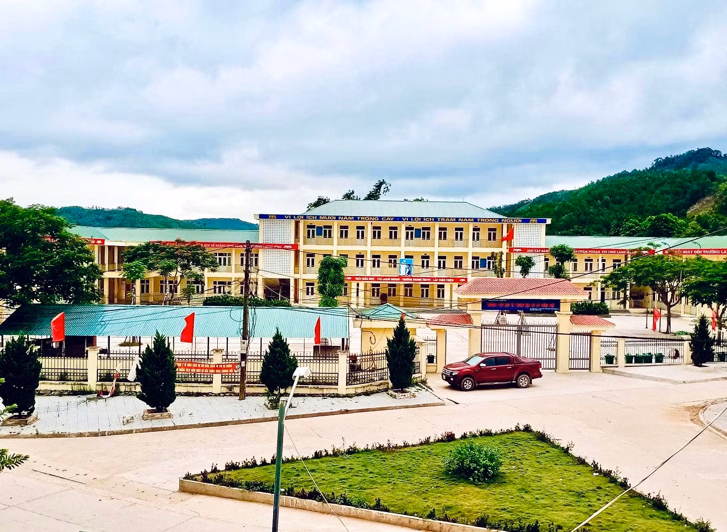 Trường Tiểu học và Trung học cơ sở Đồng Sơn (Ảnh: VP) Trường Tiểu học và Trung học cơ sở Đồng Sơn (Ảnh: VP)