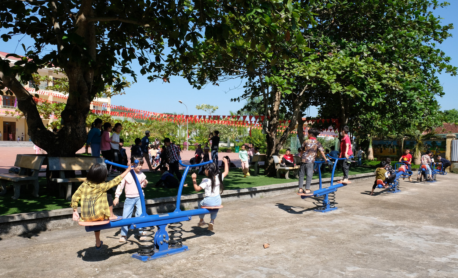 Đối với trẻ em người dân tộc thiểu số, trường học chính là ngôi nhà thứ hai "đẹp như mơ". (Ảnh: Phạm Linh)