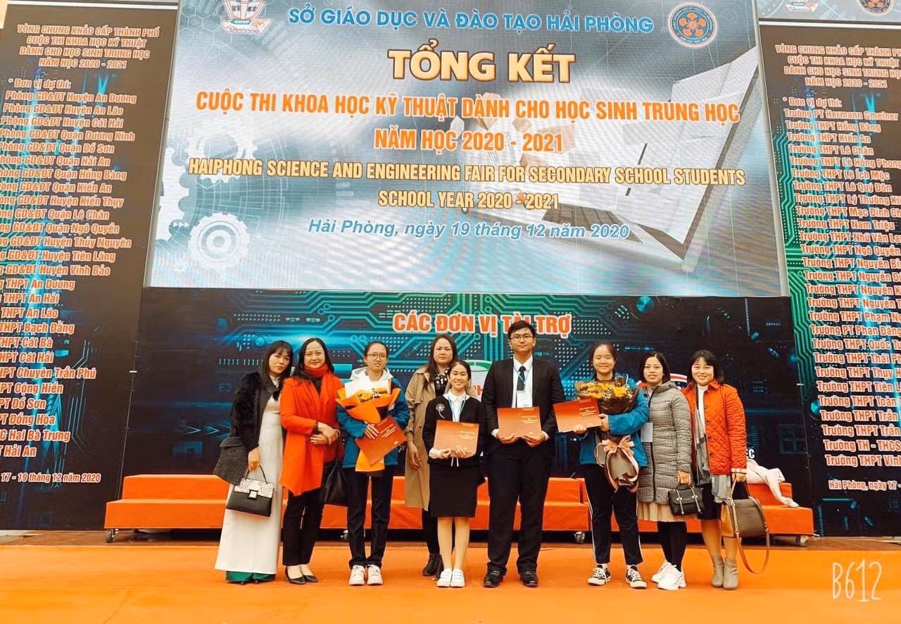 Học sinh Trường Trung học cơ sở Ngô Quyền xuất sắc đạt giải Nhất cuộc thi khoa học kỹ thuật dành cho học sinh trung học năm học 2020-2021 tại Hải Phòng (Ảnh: NVCC) Học sinh Trường Trung học cơ sở Ngô Quyền xuất sắc đạt giải Nhất cuộc thi khoa học kỹ thuật dành cho học sinh trung học năm học 2020-2021 tại Hải Phòng (Ảnh: NVCC)