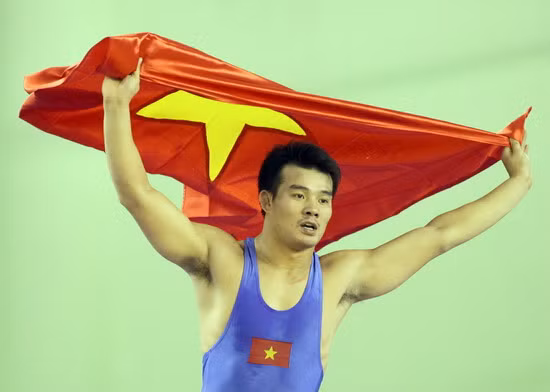Khổng Văn Khoa giành HCV nội dung vật cổ điển hạng cân 74kg. Ảnh: TTVH