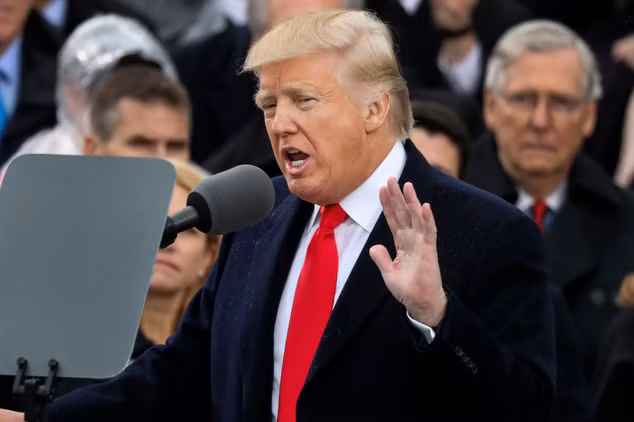 Ông Donald Trump tuyên thệ nhậm chức Tổng thống thứ 45 Hợp chúng quốc Hoa Kỳ, ảnh: AP. Ông Donald Trump tuyên thệ nhậm chức Tổng thống thứ 45 Hợp chúng quốc Hoa Kỳ, ảnh: AP.
