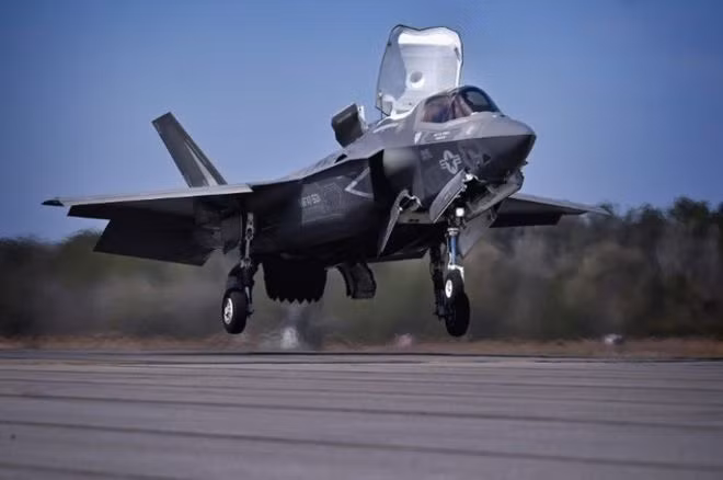Chiến đấu cơ F-35 Hoa Kỳ, ảnh minh họa: mingjingnews.com.