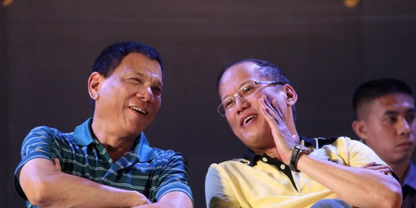 Rodrigo Duterte và Benigno Aquino III mỗi người có một sứ mệnh lịch sử riêng, người dân Philippines sẽ đánh giá về họ. Ảnh: tankler.com. Rodrigo Duterte và Benigno Aquino III mỗi người có một sứ mệnh lịch sử riêng, người dân Philippines sẽ đánh giá về họ. Ảnh: tankler.com.