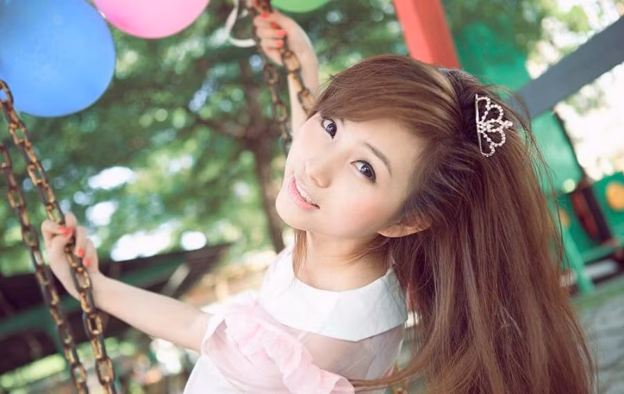 >>Những hotgirl xinh đẹp làm điên đảo cư dân mạng >>Vẻ đẹp mặn mà của hotgirl Midu >>Những gương mặt cực hot tại Miss Việt Đức >>Những nữ sinh tỏa sáng tại Hoa hậu Phụ nữ Việt Nam qua ảnh >>So độ siêu kute của những nữ sinh đình đám nhất Thủ đô >>Phát sốt vì 4 nữ giáo viên xinh đẹp >>Hoa khôi ĐH Thương Mại 2012 duyên dáng áo dài >>Những hotgirl xinh đẹp làm điên đảo cư dân mạng Những nữ sinh đẹp mê hồn giữa đầm sen