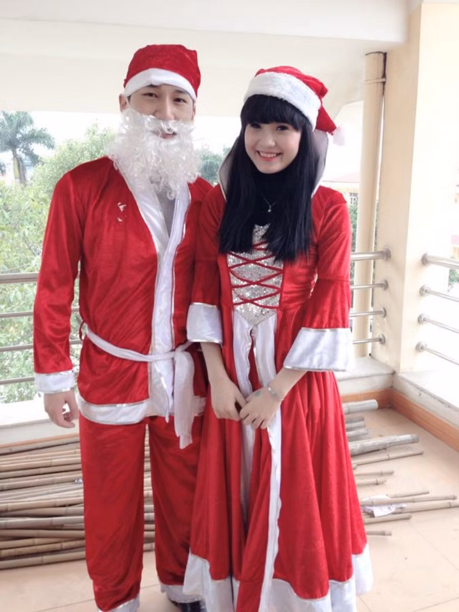 Khánh Chi đóng vai công chúa Noel >> NHAN SẮC YÊU KIỀU CỦA CÁC NỮ DOANH NHÂN TƯƠNG LAI >> Hotgirl Thảo My "đốt cháy mùa đông" đón Noel >> HOTGIRL KHẢ NGÂN, BẢO TRÂN KHIẾN SAO HÀN PHẢI GHEN TỊ >> Ngôi sao Missteen Thảo My khiến cộng đồng mạng "nổi sóng" >> MISS CUXI VIỆT HUÊ KHOE DÁNG XINH >> Hotgirl Linh Hàn gợi cảm đón mùa đông về >> Nữ sinh Học viện Hành chính hóa thân thành thôn nữ xinh đẹp >> HOA KHÔI SINH VIÊN YÊU KIỀU BÊN "NGỰA SẮT" >> Vẻ đẹp căng tràn của Hoa khôi Missteen Diễm Trang >>Những mỹ nhân từng học tại trường "nhà giàu" RMIT