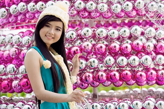 Đêm Chung kết Nữ sinh duyên dáng của CĐ Kinh tế TP.HCM với chủ đề Đêm hội nhân ái sẽ diễn ra lúc 18h ngày 16/12. >> 12 NỮ SINH ĐẸP NHẤT TRƯỜNG PTTH VIỆT ĐỨC >> Hotgirl Hà Lade gợi cảm chào ngày mới >>Miss ĐH Sư phạm Hà Nội diện áo dài cực xinh >> Phát sốt vì 4 nữ giáo viên xinh đẹp >>Hoa khôi ĐH Thương Mại 2012 duyên dáng áo dài >>Những hotgirl xinh đẹp làm "điên đảo" cư dân mạng (P8) >>Midu, Hà Min, Linh Hàn đọ dáng "nóng bỏng" >>Ngắm vẻ đẹp kiêu sa của Á hậu Hoàng Anh