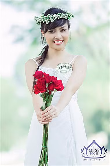 Nguyễn Thị Thương trẻ trung và yêu đời. >> 12 NỮ SINH ĐẸP NHẤT TRƯỜNG PTTH VIỆT ĐỨC >> Hotgirl Hà Lade gợi cảm chào ngày mới >>Miss ĐH Sư phạm Hà Nội diện áo dài cực xinh >> Phát sốt vì 4 nữ giáo viên xinh đẹp >>Hoa khôi ĐH Thương Mại 2012 duyên dáng áo dài >>Những hotgirl xinh đẹp làm "điên đảo" cư dân mạng (P8) >>Midu, Hà Min, Linh Hàn đọ dáng "nóng bỏng" >>Ngắm vẻ đẹp kiêu sa của Á hậu Hoàng Anh