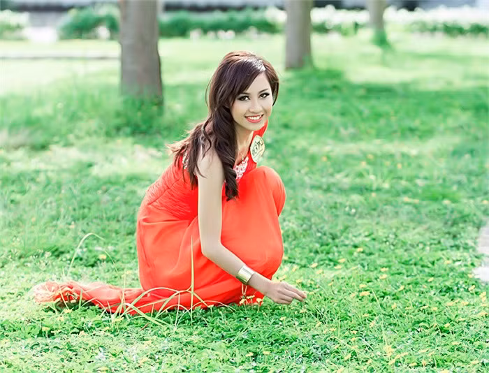 Vũ Ngọc Phương Trinh. >> 12 NỮ SINH ĐẸP NHẤT TRƯỜNG PTTH VIỆT ĐỨC >> Hotgirl Hà Lade gợi cảm chào ngày mới >>Miss ĐH Sư phạm Hà Nội diện áo dài cực xinh >> Phát sốt vì 4 nữ giáo viên xinh đẹp >>Hoa khôi ĐH Thương Mại 2012 duyên dáng áo dài >>Những hotgirl xinh đẹp làm "điên đảo" cư dân mạng (P8) >>Midu, Hà Min, Linh Hàn đọ dáng "nóng bỏng" >>Ngắm vẻ đẹp kiêu sa của Á hậu Hoàng Anh