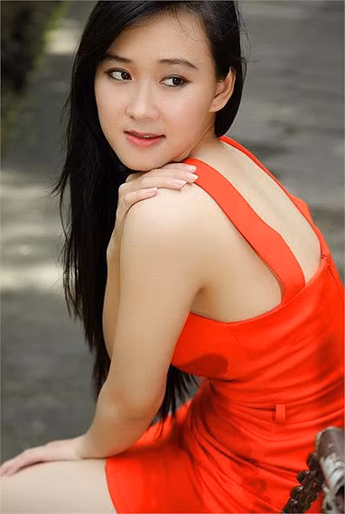 Thái Thị Yến Nhi là thí sinh cuối cùng góp mặt trong đêm chung kết Miss HCE 2012. >> 12 NỮ SINH ĐẸP NHẤT TRƯỜNG PTTH VIỆT ĐỨC >> Hotgirl Hà Lade gợi cảm chào ngày mới >>Miss ĐH Sư phạm Hà Nội diện áo dài cực xinh >> Phát sốt vì 4 nữ giáo viên xinh đẹp >>Hoa khôi ĐH Thương Mại 2012 duyên dáng áo dài >>Những hotgirl xinh đẹp làm "điên đảo" cư dân mạng (P8) >>Midu, Hà Min, Linh Hàn đọ dáng "nóng bỏng" >>Ngắm vẻ đẹp kiêu sa của Á hậu Hoàng Anh