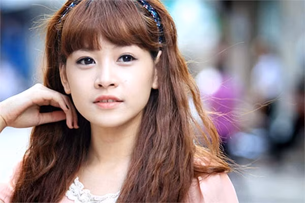 Vẻ đẹp trong sáng, thánh thiện của Chipu luôn thu hút mọi ánh nhìn >>Miss ĐH Sư phạm Hà Nội diện áo dài cực xinh >> Phát sốt vì 4 nữ giáo viên xinh đẹp >>Hoa khôi ĐH Thương Mại 2012 duyên dáng áo dài >>Những hotgirl xinh đẹp làm "điên đảo" cư dân mạng (P8) >>Midu, Hà Min, Linh Hàn đọ dáng "nóng bỏng" >>Ngắm vẻ đẹp kiêu sa của Á hậu Hoàng Anh >>PHÁT SỐT VÌ NỮ THẠC SĨ ĐẸP NHẤT TRUNG QUỐC AI ĐẸP HƠN HOTGIRL KIM PHƯỢNG? >>Phát sốt vì nữ sinh Trung Quốc đẹp như siêu mẫu