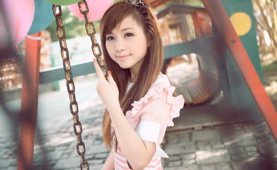 >>Những hotgirl xinh đẹp làm điên đảo cư dân mạng >>Vẻ đẹp mặn mà của hotgirl Midu >>Những gương mặt cực hot tại Miss Việt Đức >>Những nữ sinh tỏa sáng tại Hoa hậu Phụ nữ Việt Nam qua ảnh >>So độ siêu kute của những nữ sinh đình đám nhất Thủ đô >>Phát sốt vì 4 nữ giáo viên xinh đẹp >>Hoa khôi ĐH Thương Mại 2012 duyên dáng áo dài >>Những hotgirl xinh đẹp làm điên đảo cư dân mạng Những nữ sinh đẹp mê hồn giữa đầm sen