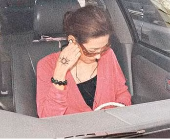 Hình xăm ở mu bàn tay.