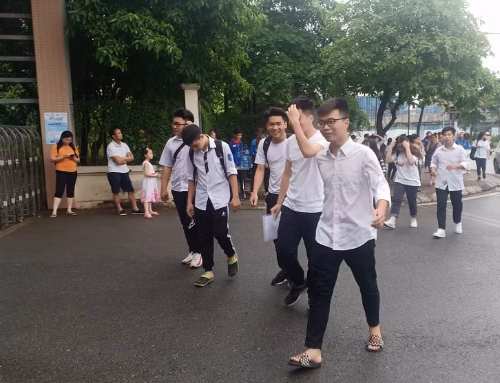 Dự kiến chiều 27/6 Bộ Giáo dục và Đào tạo sẽ công bố đáp án toàn bộ các môn thi của kỳ thi quốc gia 2019 khi đó Báo Điện tử Giáo dục Việt Nam sẽ cập nhật nhanh chóng đáp án này để phụ huynh, thí sinh theo dõi. (Ảnh minh họa: Nguồn TTXVN) Dự kiến chiều 27/6 Bộ Giáo dục và Đào tạo sẽ công bố đáp án toàn bộ các môn thi của kỳ thi quốc gia 2019 khi đó Báo Điện tử Giáo dục Việt Nam sẽ cập nhật nhanh chóng đáp án này để phụ huynh, thí sinh theo dõi. (Ảnh minh họa: Nguồn TTXVN)