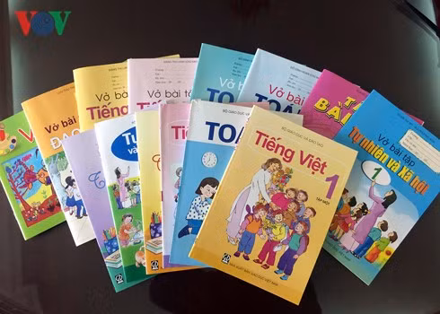 Bộ Giáo dục có thông báo về việc tổ chức thẩm định sách giáo khoa lớp 1 (Ảnh minh họa: Nguồn VOV)